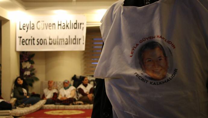 ‘Ji bo rakirina tecrîtê em ji her tiştî re amaden e’