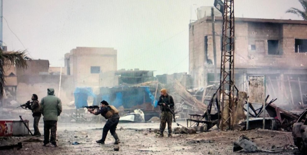Şervanên QSD’ê herî kêm 90 çeteyên DAÎŞ’ê kuştin