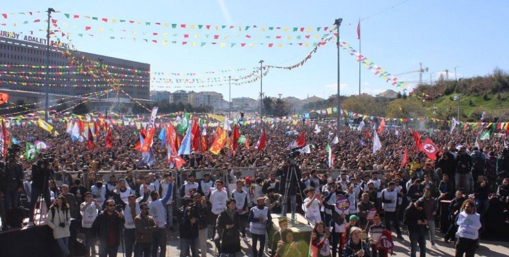 Di Newroza Stenbolê de 32 kes hatin destgîrkirin