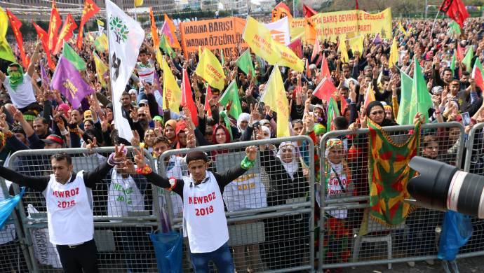 Çîçek ji bo Newroza Stenbolê bang kir: Em faşîzmê û tecrîdê perçe bikin