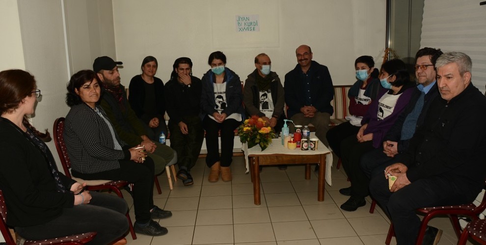 Nûnerên PYD’ê hatin serdana çalakgerên Strasboûrgê