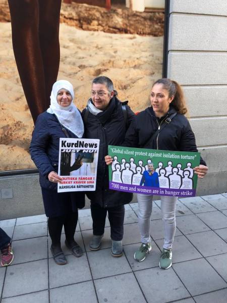 Jinên li Stockholmê piştgirî dan Dayikên Aştiyê