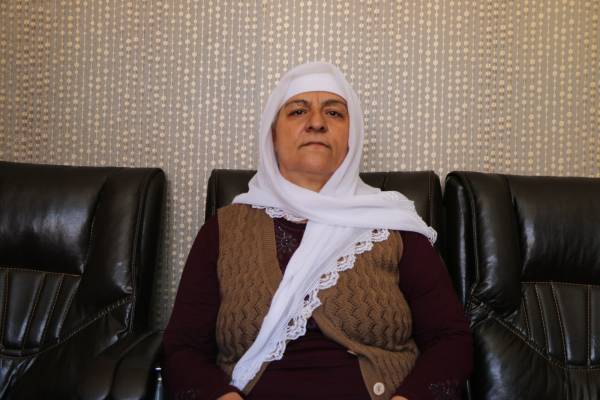 Malbatên girtiyan: Rengê hêstirên dayikan ne cihê ne