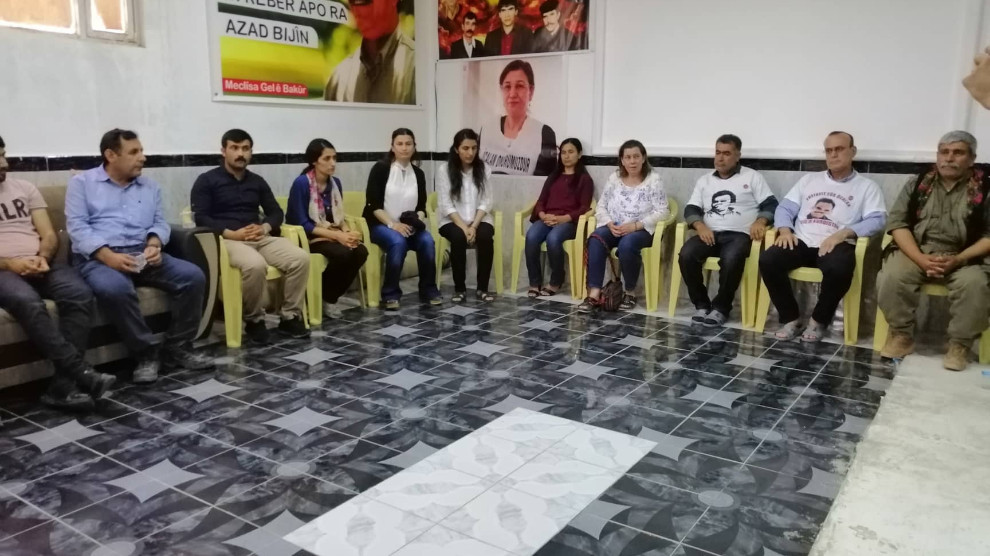 Şandeya Mexmûrê serdana berxwedêrên li Silêmaniyê kirin
