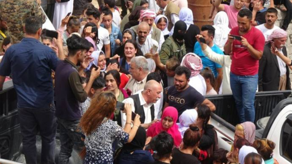 13 Êzidî yên ji destê DAÎŞ’ê hatibûn rizgarkirin gihiştin malbatên xwe