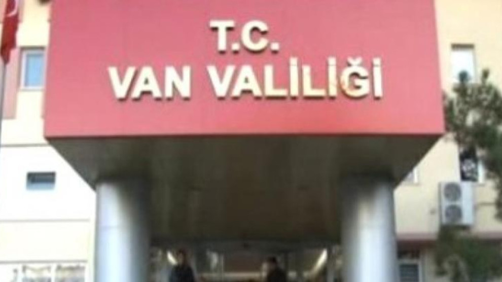 Parêzeran ji bo rakirina qedexeya li Wanê serî lêdan