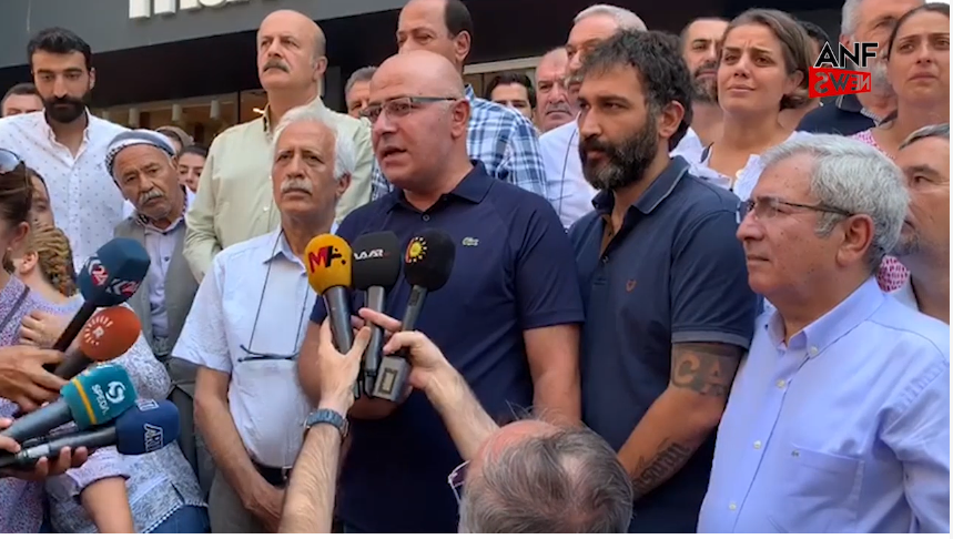 Amed li ber xwe dide: Em mejiyê dagirkeriyê red dikin