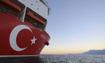 YE biryara girtina pêkanînan a li ser du rêveberên Tirk girt