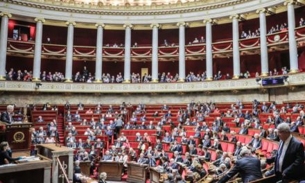 Li Fransayê partiya desthilat li hev ket: Li Meclîsê koma 10. hat avakirin
