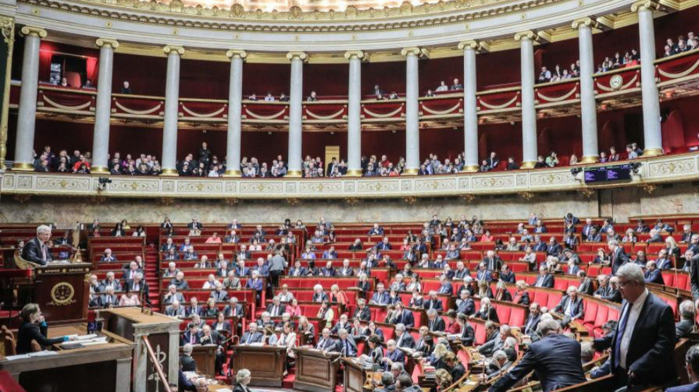 Li Fransayê partiya desthilat li hev ket: Li Meclîsê koma 10. hat avakirin