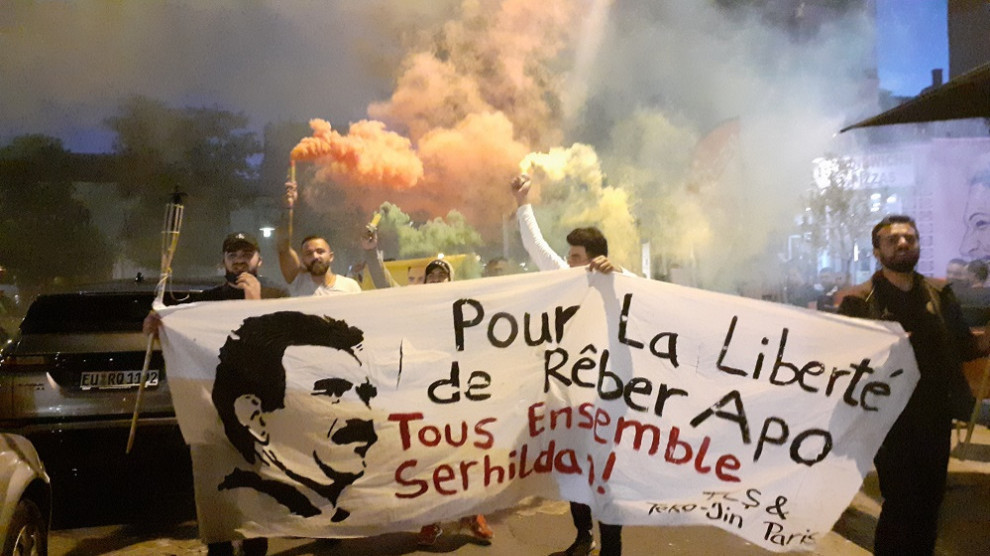 Ciwanan li Parîsê tecrîd protesto kirin