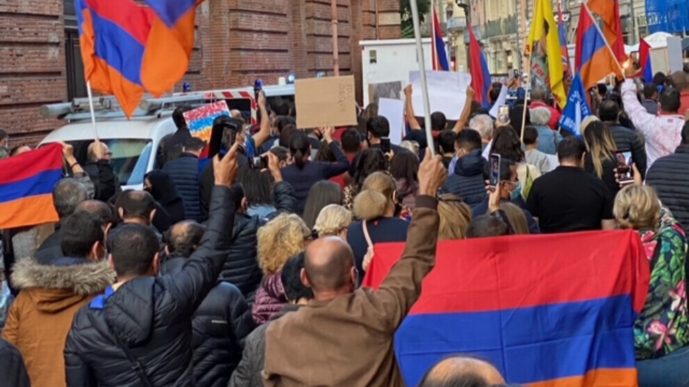 Gelê Ermen li Fransayê meşiya