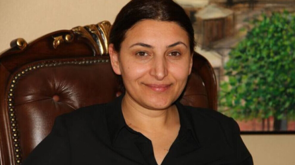 Bedîa Akkay: Ji bo jinan her der tecrîd e