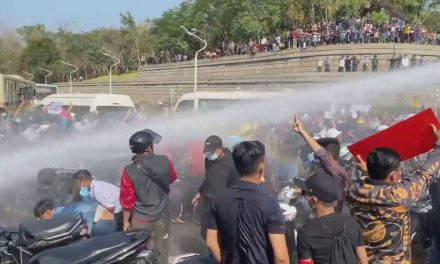 Li Myanmarê bi sed hezaran kes li dijî darbeyê daketin qadan