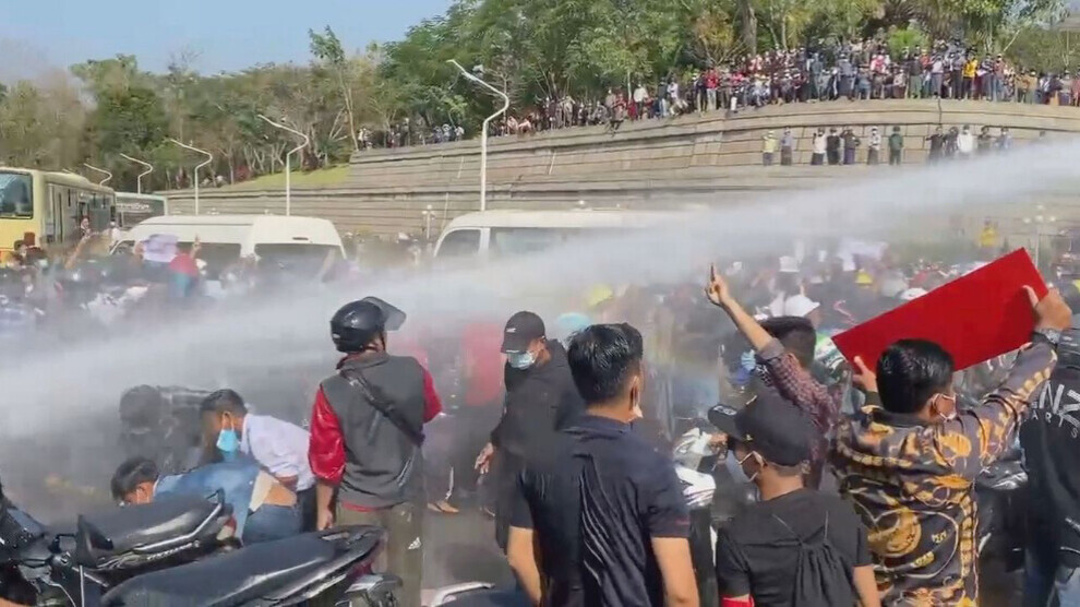Li Myanmarê bi sed hezaran kes li dijî darbeyê daketin qadan
