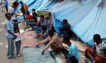 HRW’ê ji şewata li kampa ku bi dehan koçber mirîn, Hûsî sûcdar kir