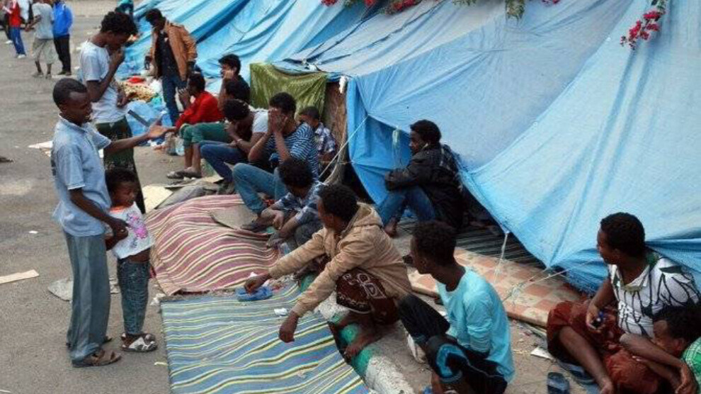 HRW’ê ji şewata li kampa ku bi dehan koçber mirîn, Hûsî sûcdar kir