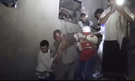 Di êrişên hewayî yên li Yemenê de herî kêm 70 kes mirin