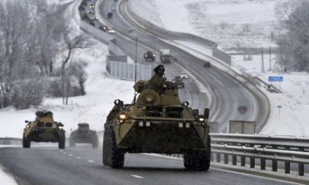 Rûsya li ser sînorê Ukrayna û Qirimê tetbîqata leşkerî da destpêkirin