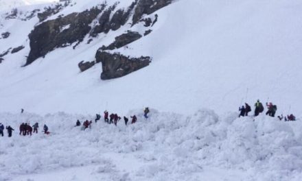 Di aşûta li Efganistanê herî kêm 19 kes jiyana xwe ji dest dan
