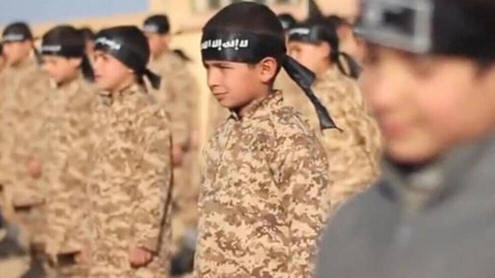 Li Swêdê ceza girtîgehê dan jina ku destûr dayî kurê xwe bibe DAÎŞ’î