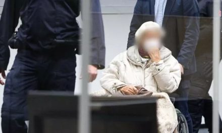 2 sal cezayê girtîgehê li sekretera 97 salî ya kampa Naziyan hate birîn