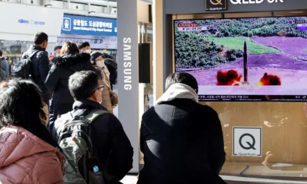 Koreya Bakur du moşekên din ên balîstîk avêt
