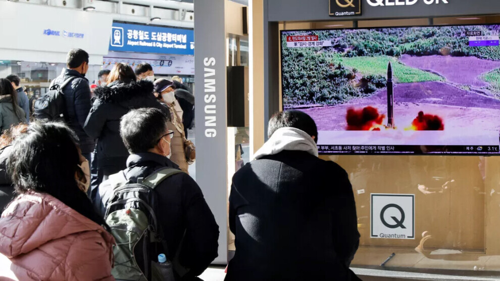 Koreya Bakur du moşekên din ên balîstîk avêt