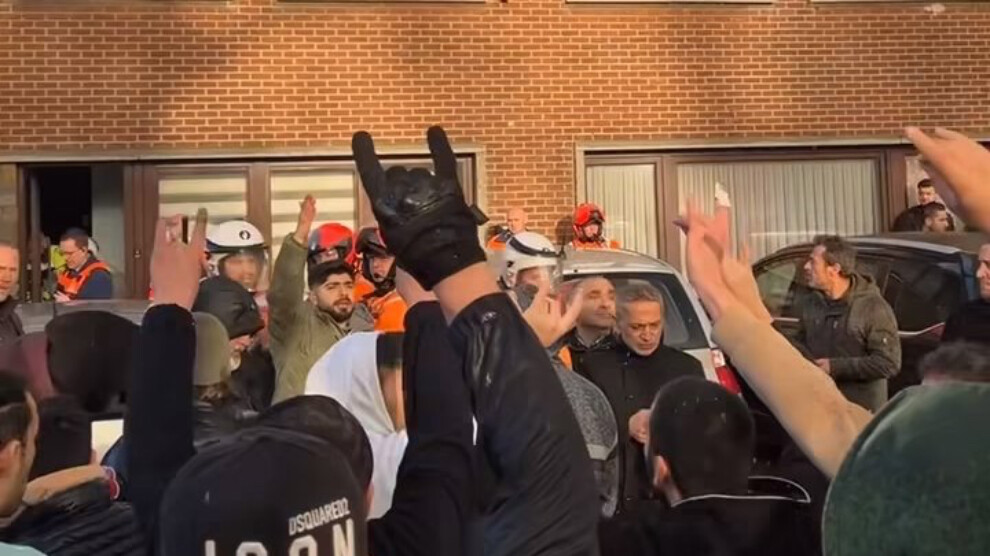 Li Belçîkayê tirkên nîşadperez êrişî Kurdan kirin.