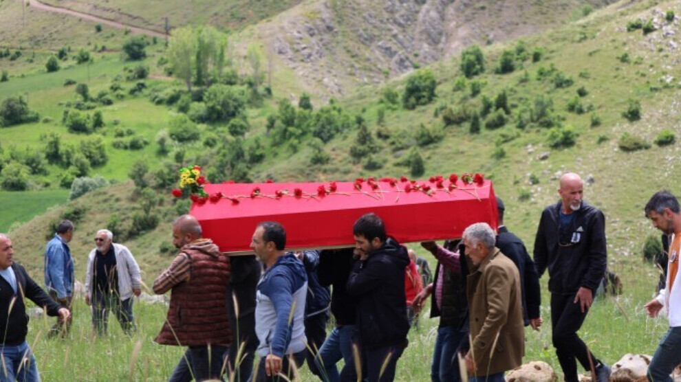 Cenazeyê Girtî Ergun Akdogan li Xozatê hate veşartin