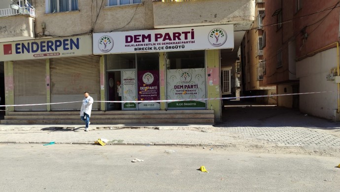 Êrîşî avahiya DEM Partiyê ya li Bêrecûkê hate kirin