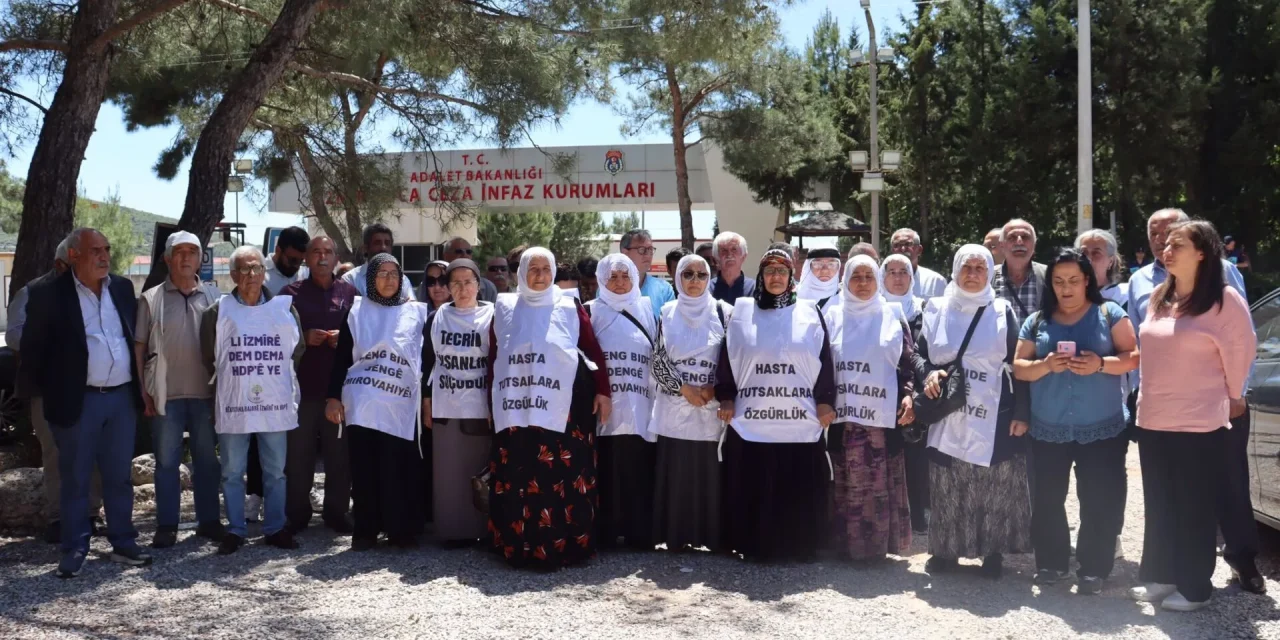 Xizmên girtiyan di çalakiya ‘Deng bide azadiyê’ de ne