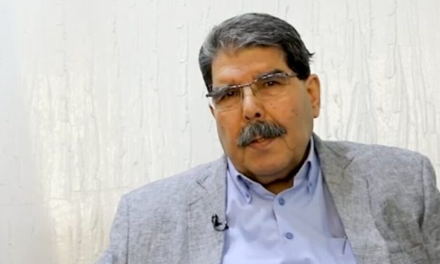 Muslim: Kobanê lîstikên dijmin hemû raxist pêş çavan