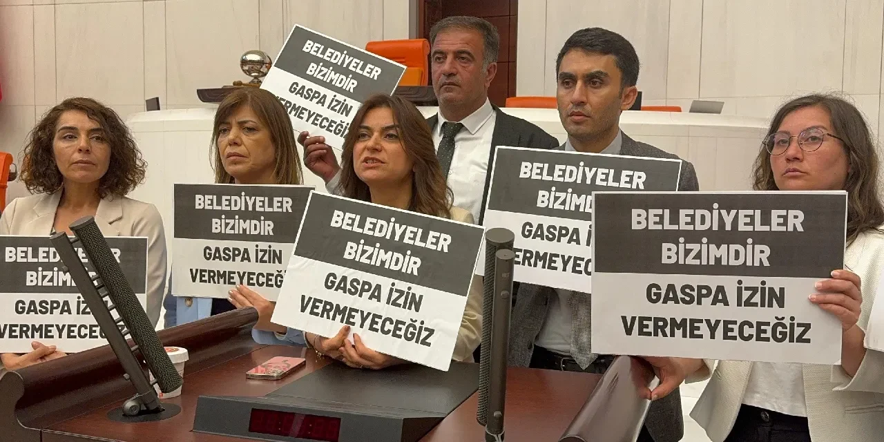 DEM Partiyê ji ber tayînkirina qeyûm li Meclisê çalakî li dar dixe.